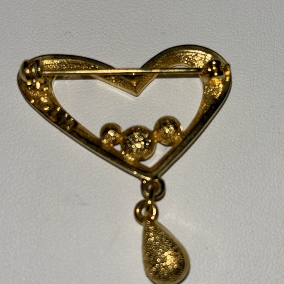Lia Heart Pin - Picture 4 of 7
